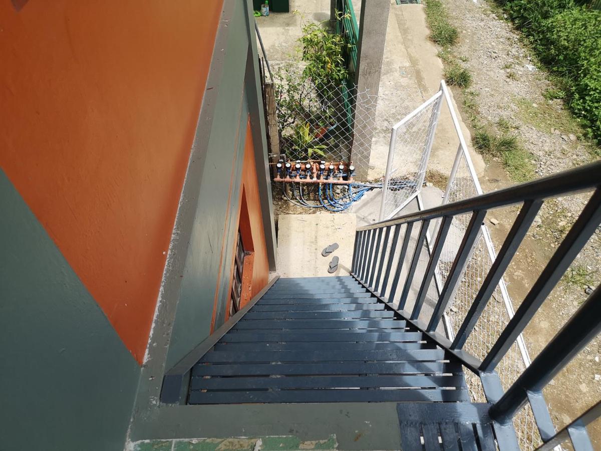 شقة Estrelle Orange House - Backpackers Hub بويرتو برينسيسا المظهر الخارجي الصورة