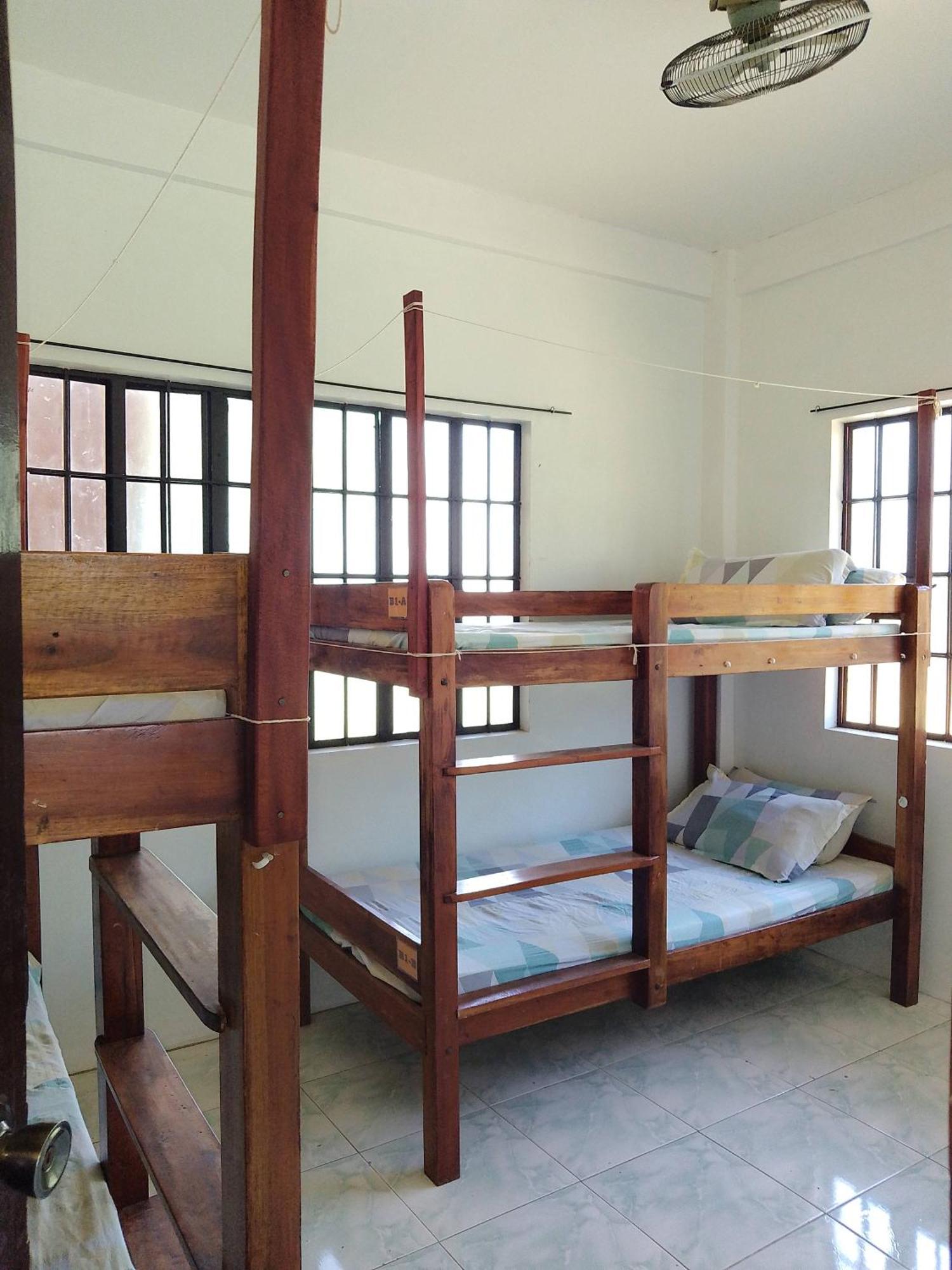 شقة Estrelle Orange House - Backpackers Hub بويرتو برينسيسا المظهر الخارجي الصورة
