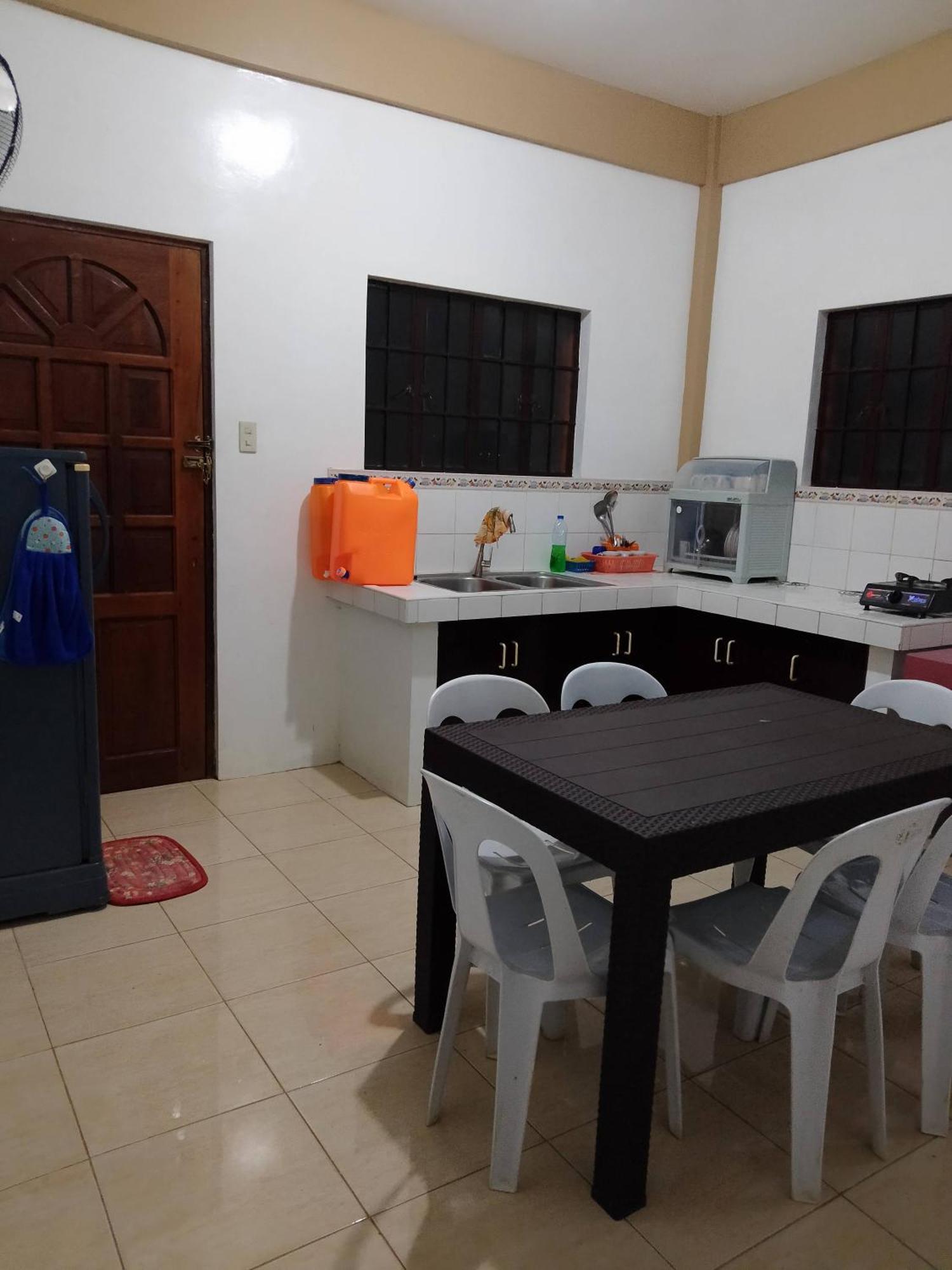 شقة Estrelle Orange House - Backpackers Hub بويرتو برينسيسا المظهر الخارجي الصورة
