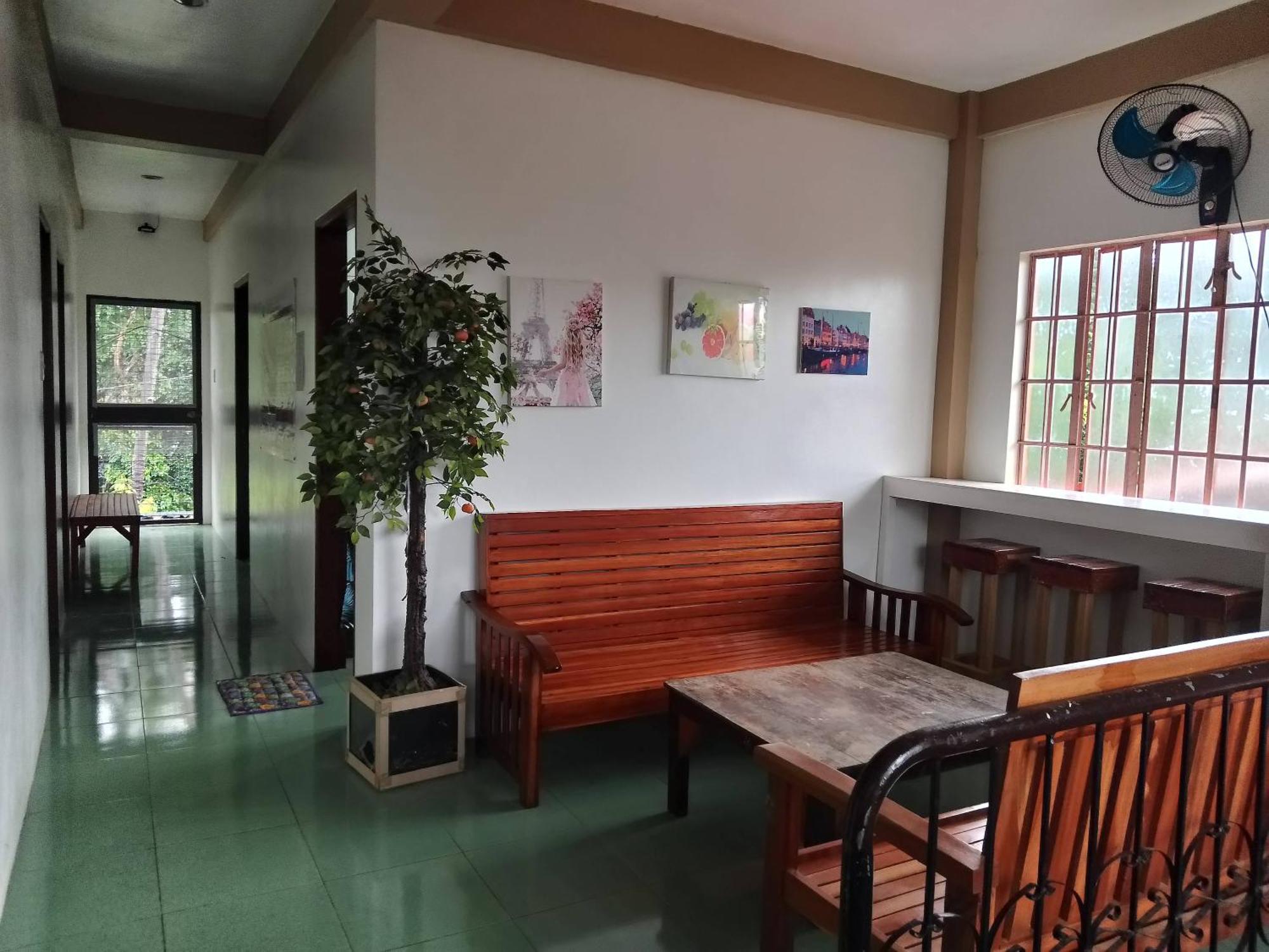 شقة Estrelle Orange House - Backpackers Hub بويرتو برينسيسا المظهر الخارجي الصورة